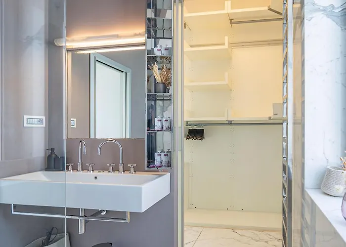 Easytopstay - From Above - With A View Apartment *
