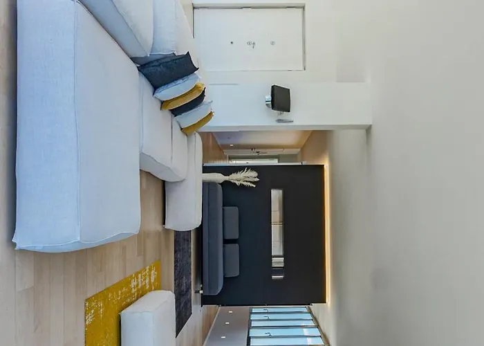 Easytopstay - From Above - With A View Apartment